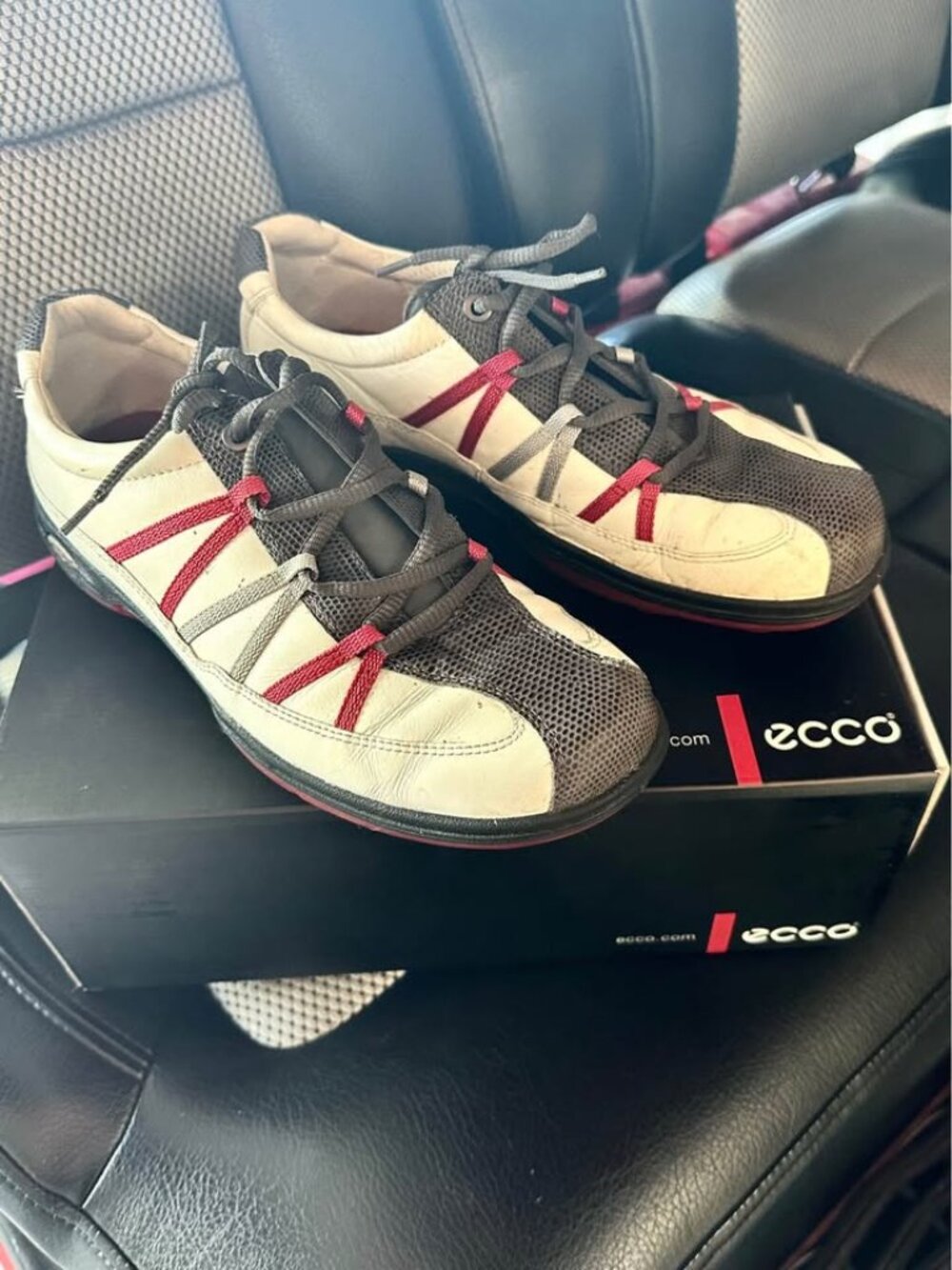 Ecco women’s soft spike golf shoes. Size 8.5